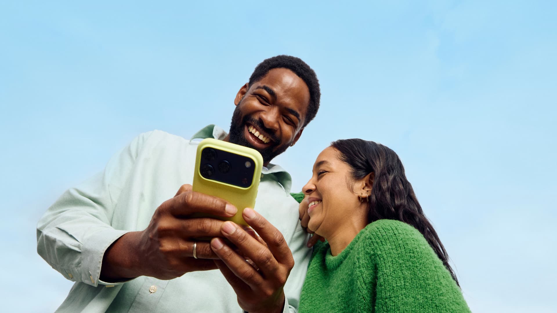 Travellers using Saily mobile data on their phone
